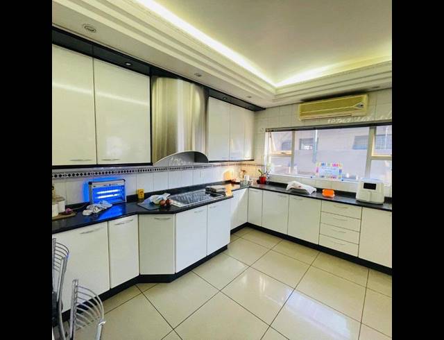 8 BEDROOM HOUSE FOR SALE IN LENASIA EXT 5